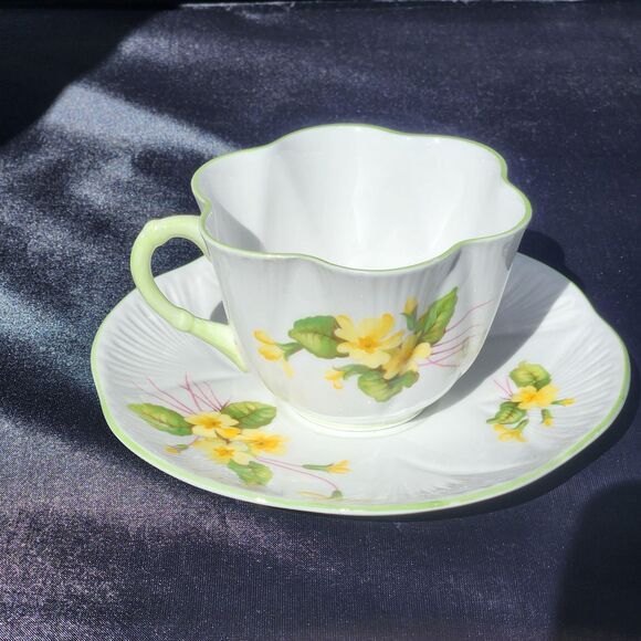 Primrose Pattern Tea Cup Dainty Shape Shelley Bone China Spring Flowers February - Picture 6 of 10